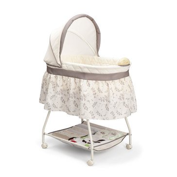 Delta Children Deluxe Sweet Beginnings Bassinet